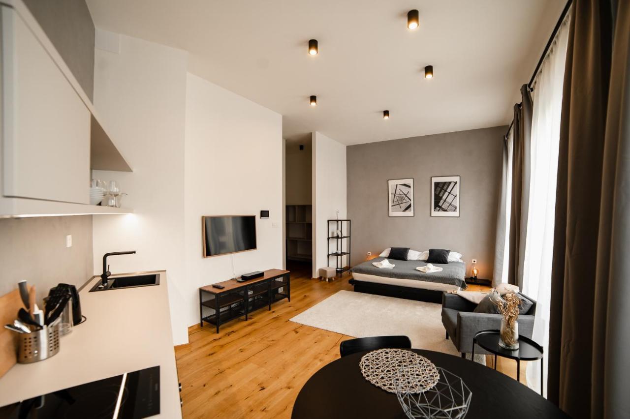 Piano Apartments - Licity Zilina Luaran gambar