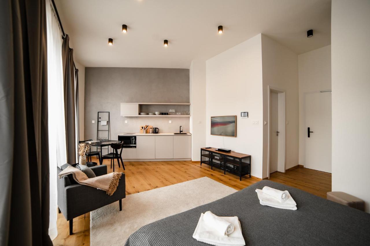 Piano Apartments - Licity Zilina Luaran gambar